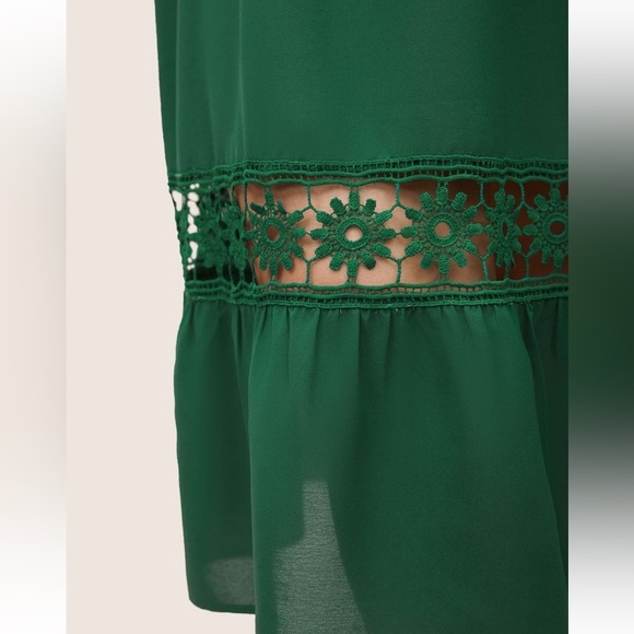 BloomChic Plain Elastic Waist Cut Out Lace Patchwork Dress - Picture 4 of 8